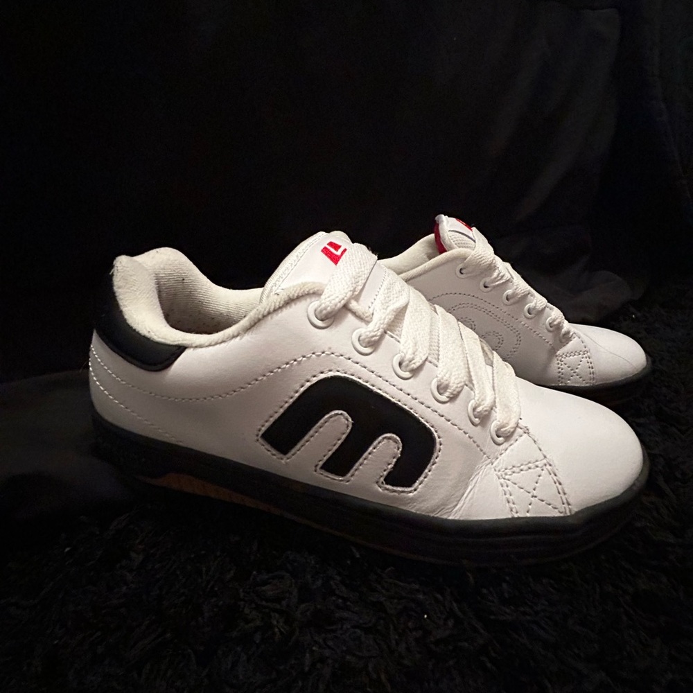 2000s white Etnies skater shoes